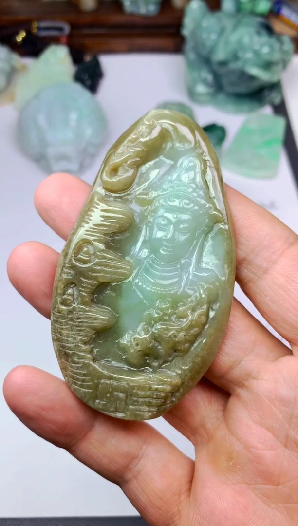 颈饰未镶嵌翡翠李*，挂件