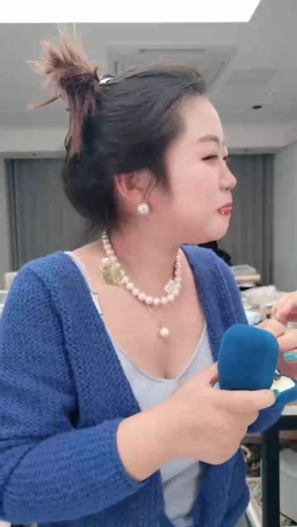 羽毛万****恋2814盒子拳头