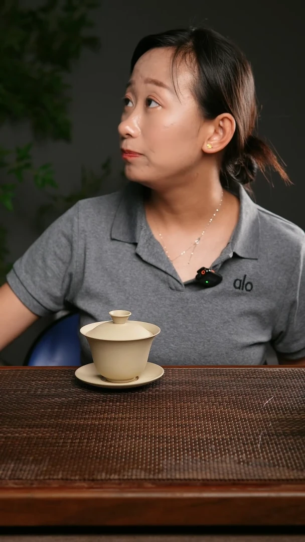 陶瓷白泥铃铛盖碗瑕疵