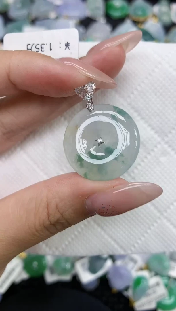 颈饰18K金镶嵌翡翠1111111111