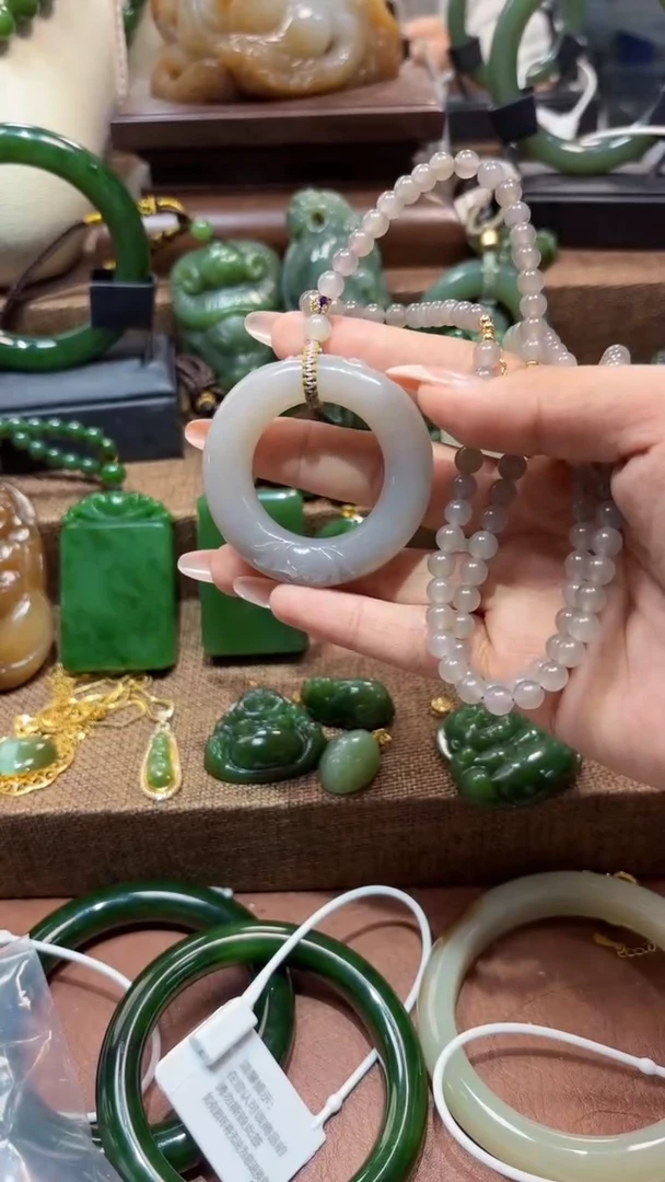 颈饰未镶嵌和田玉1