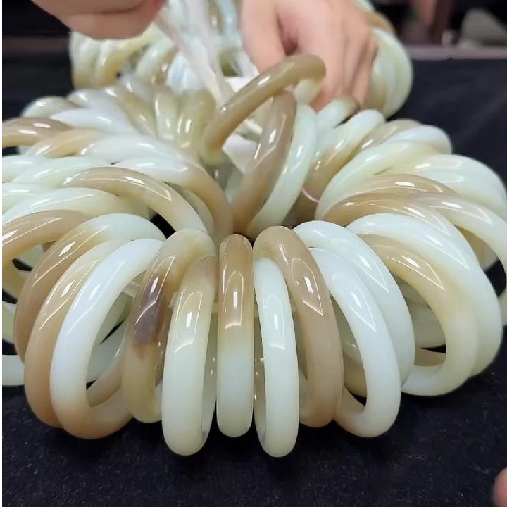 【老郑家】和田玉手镯一支(多样性发1件)