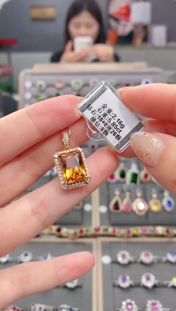 18K金镶嵌颈饰碧玺5.85