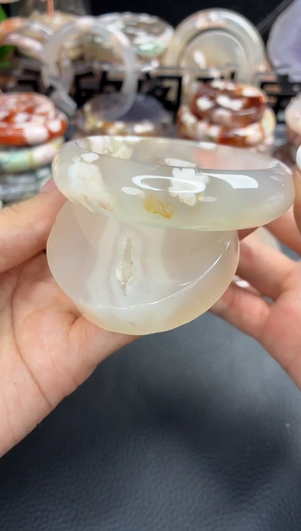 未镶嵌手镯（圆镯）石英质玉57