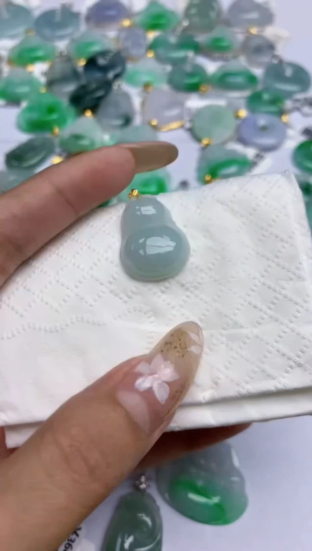 翡翠未镶嵌颈饰天然A货翡翠