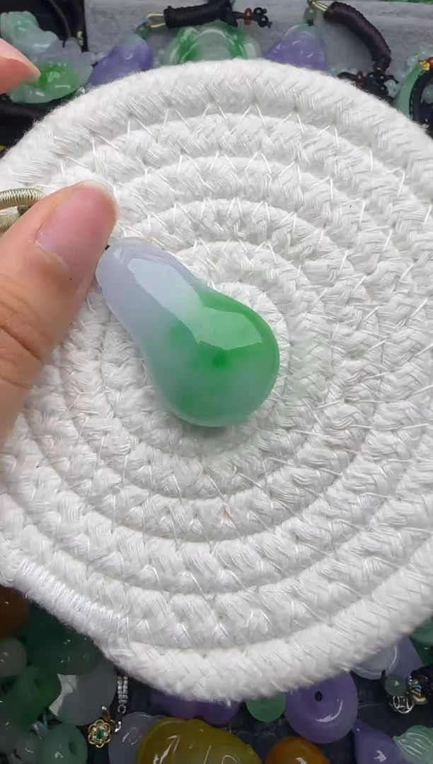 颈饰未镶嵌翡翠缅甸翡翠吊坠