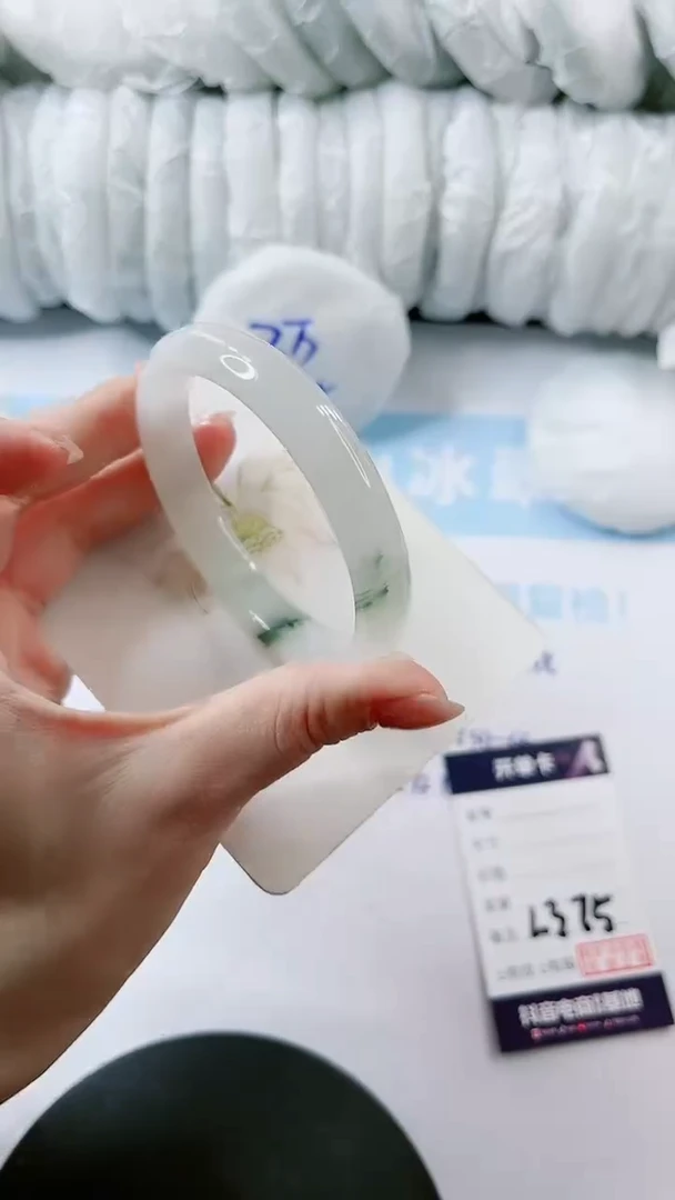 【闪购商品】石英质玉手镯未镶嵌多样性发货L375