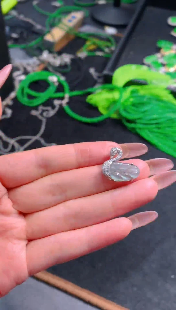 颈饰未镶嵌翡翠天然A货翡翠