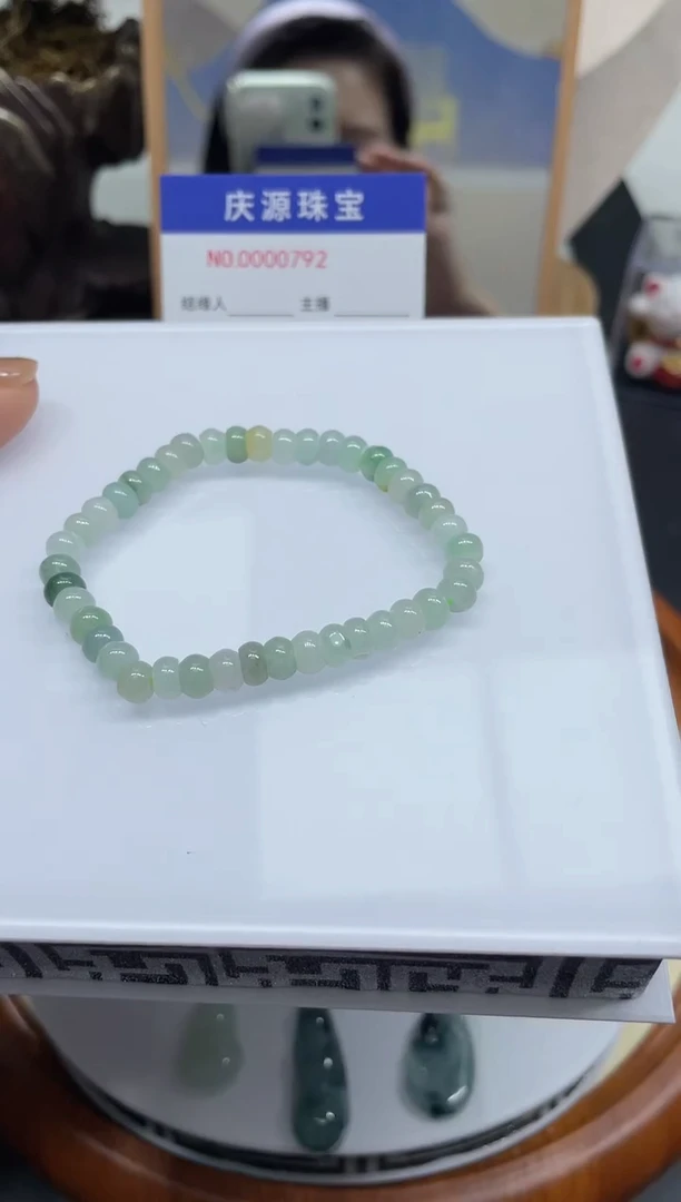 翡翠未镶嵌颈饰001