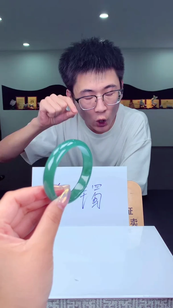 翡翠未镶嵌颈饰是***一天然翡翠（拍一发一）