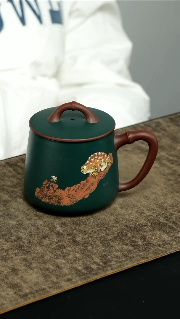 【闪购商品】紫砂茶壶紫泥粉浆绿泥 平面泥绘金蟾款竹节把盖杯