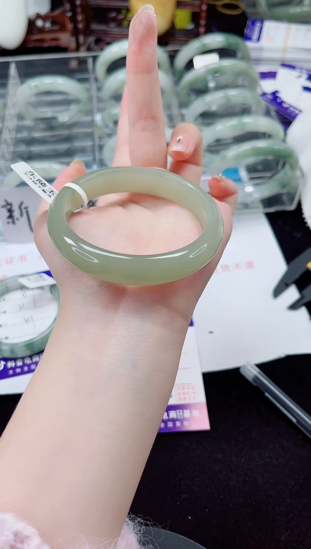 未镶嵌手镯石英质玉190-57/58