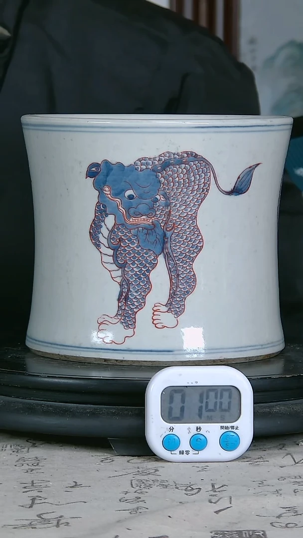 陶赵****?青花釉里红精绘动物图笔筒