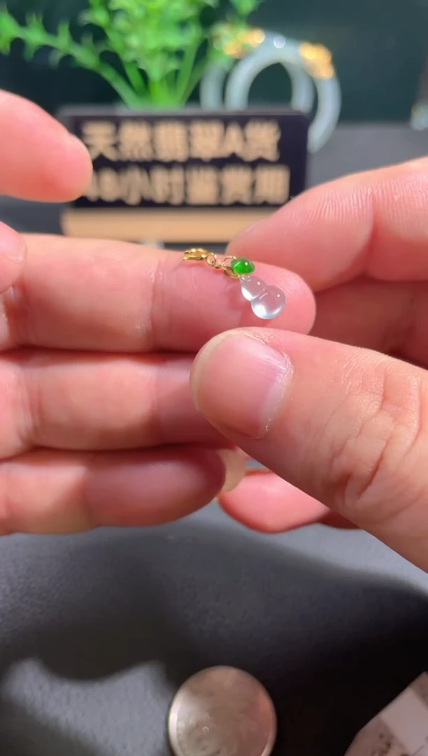 翡翠18K金镶嵌颈饰翡翠