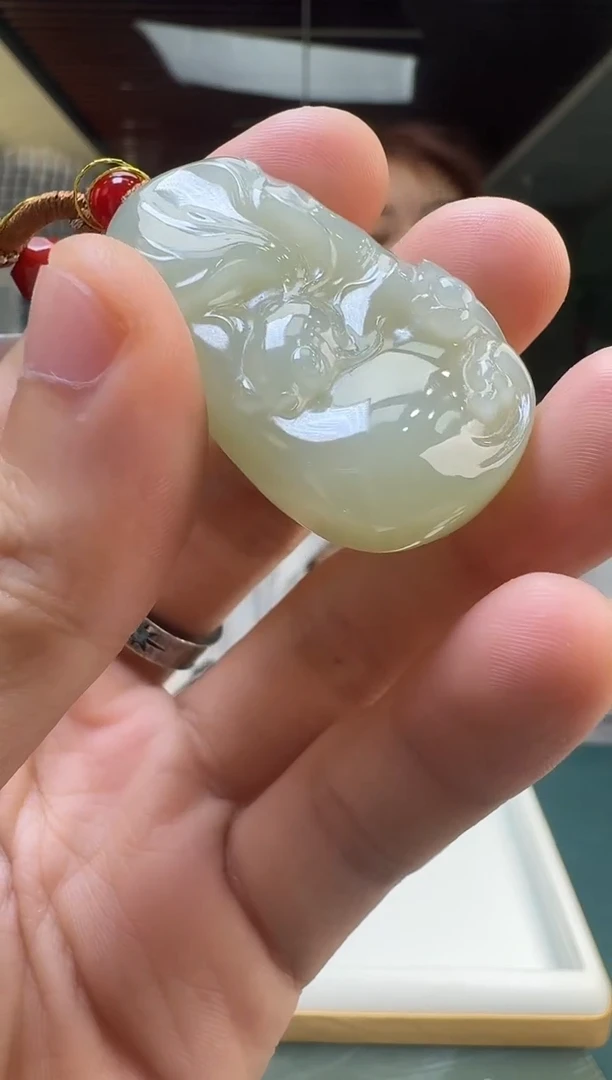 和田玉未镶嵌颈饰鱼戏莲间/配绳