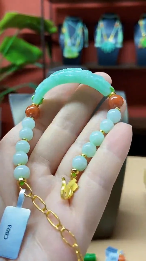 颈饰未镶嵌翡翠手串