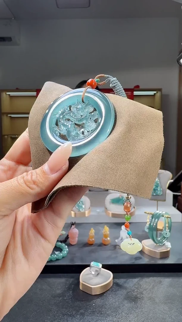 吊坠(不含链)未镶嵌翡翠龙牌