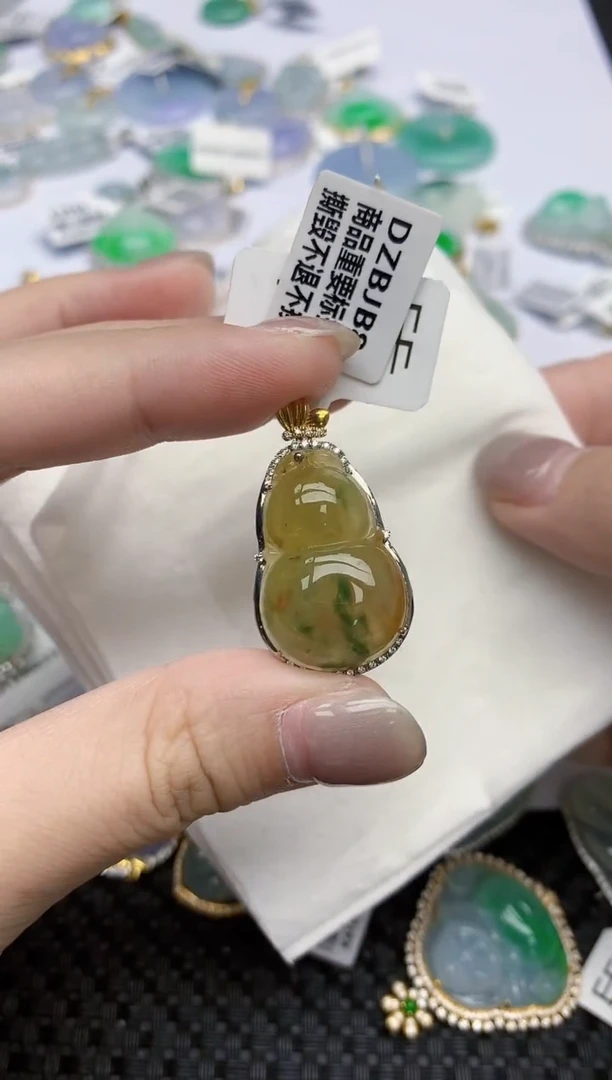 【闪购商品】翡翠颈饰18K金镶嵌天然翡翠A货