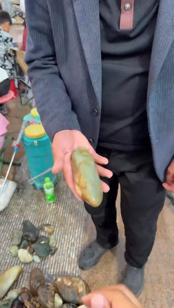 未镶嵌和田玉（糖玉）挂件和田玉