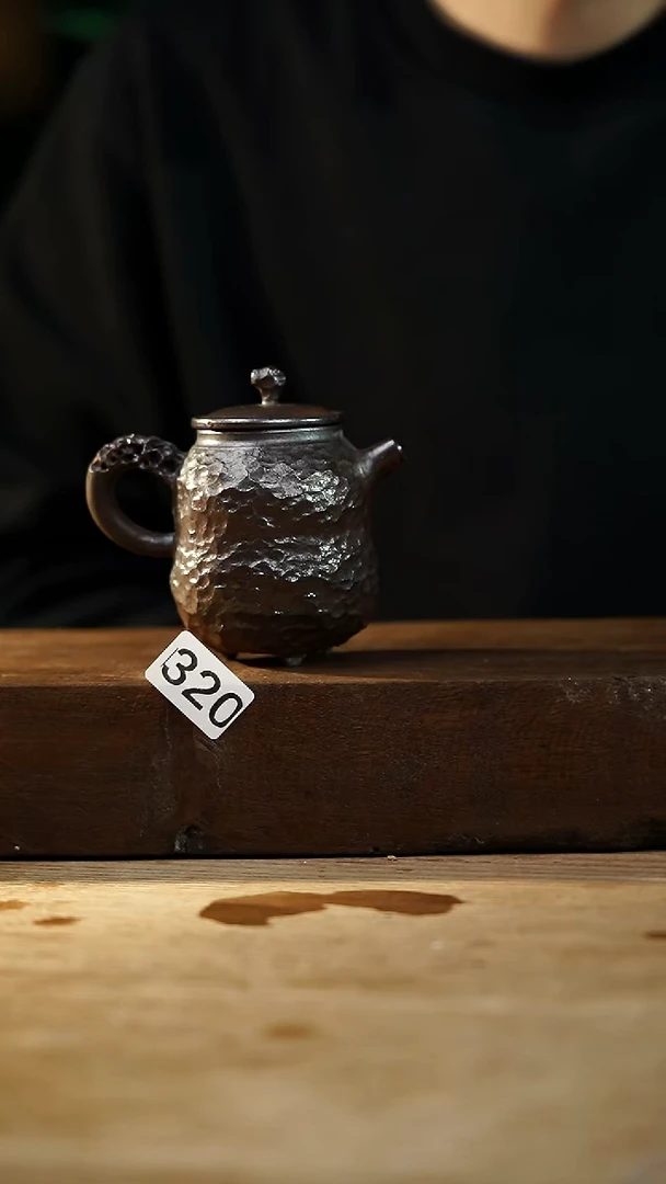 瓷片设计师手作！！落单设计师系列！！手作锤纹福禄壶