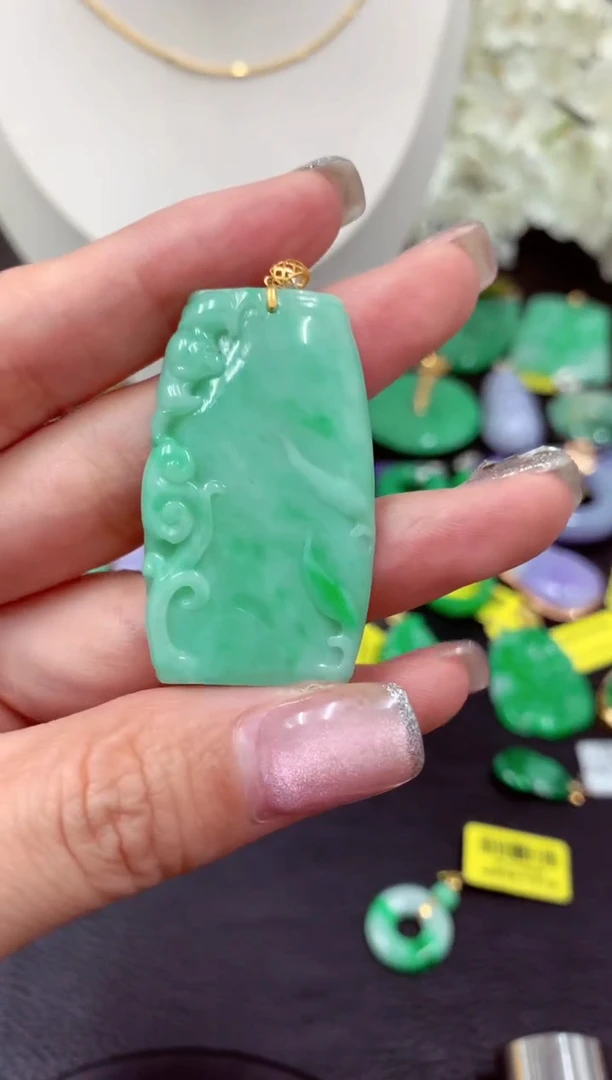 吊坠(不含链)18K金镶嵌翡翠挂件