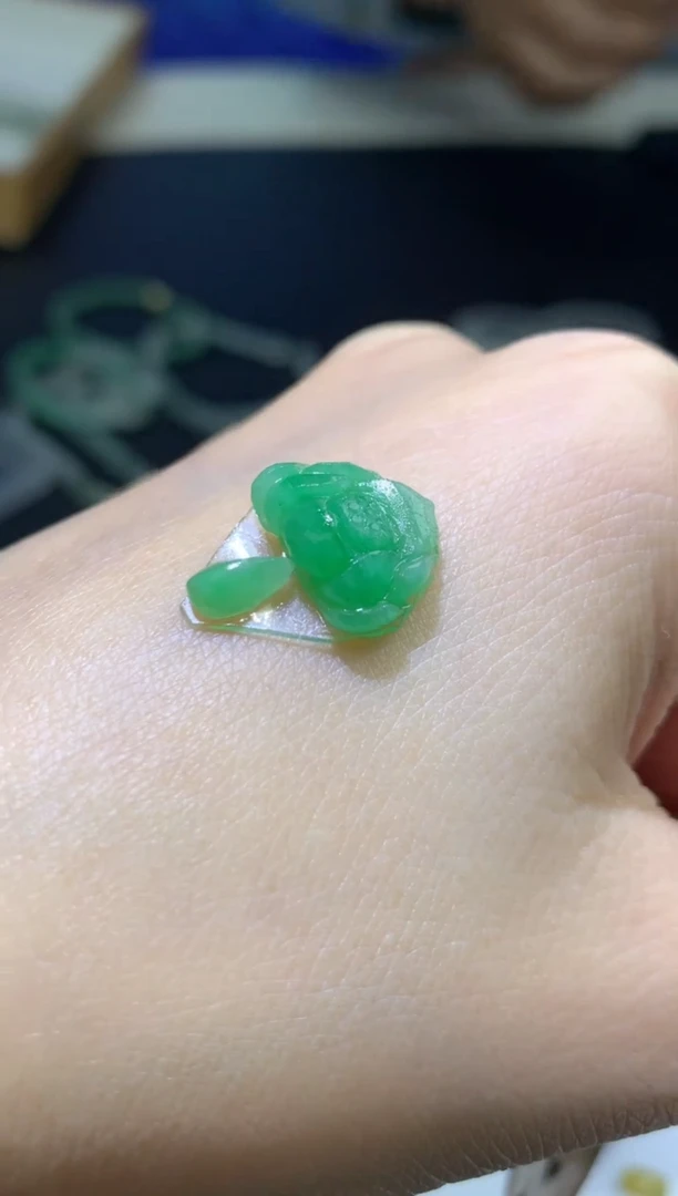 未镶嵌定制翡翠毛货   17.5-13.9-4.6