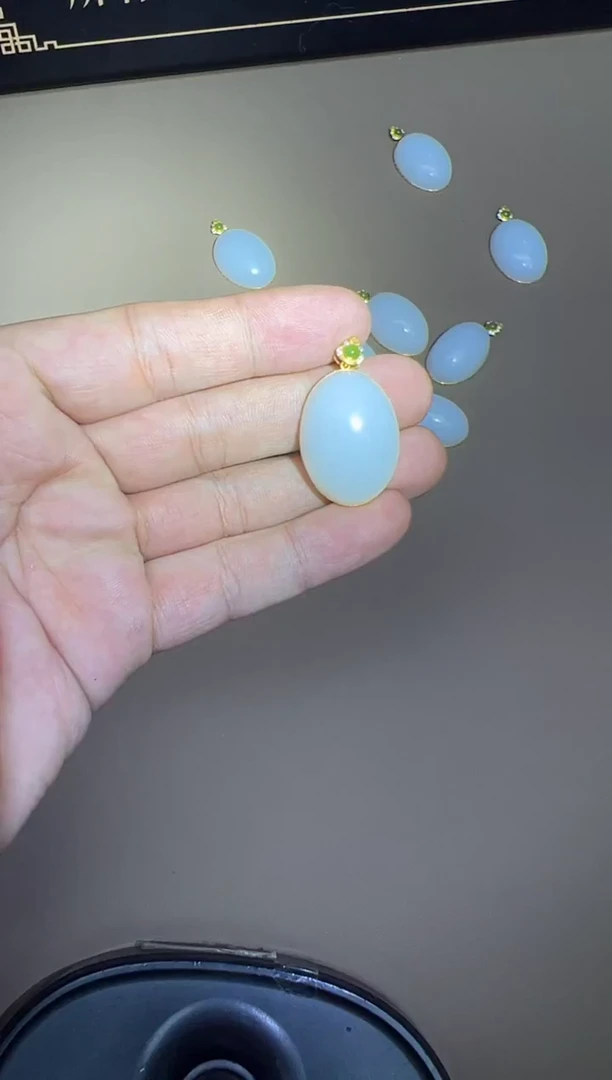 18K金镶嵌和田玉挂件8273多样性发货拍一发一