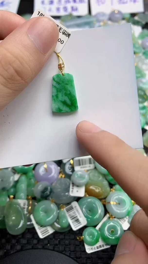 翡翠18K金镶嵌颈饰11111111111