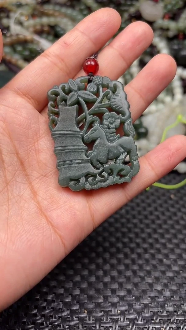 颈饰未镶嵌和田玉1