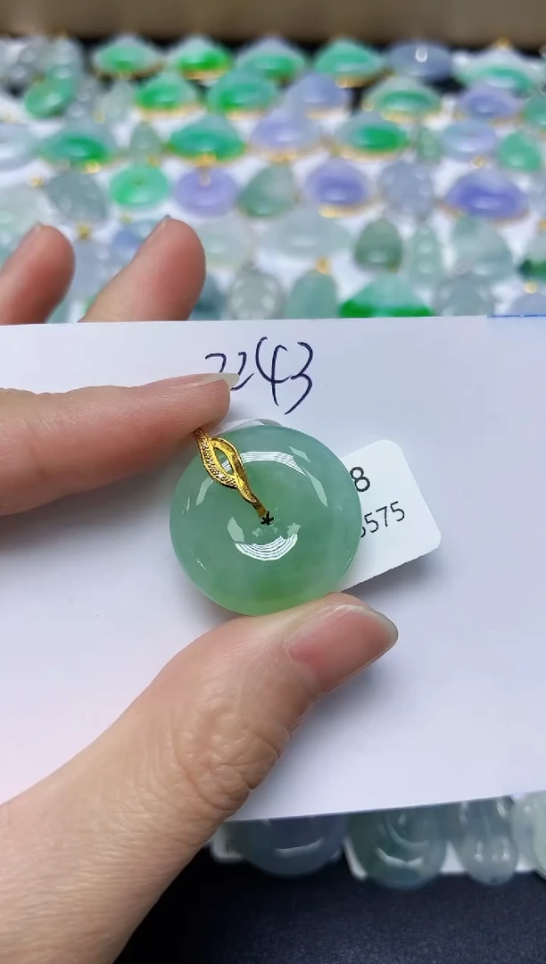 翡翠18K金镶嵌颈饰 天然缅甸翡翠A货