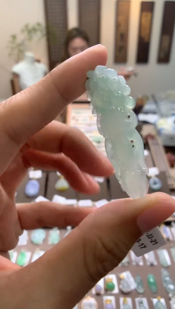 颈饰未镶嵌翡翠人参