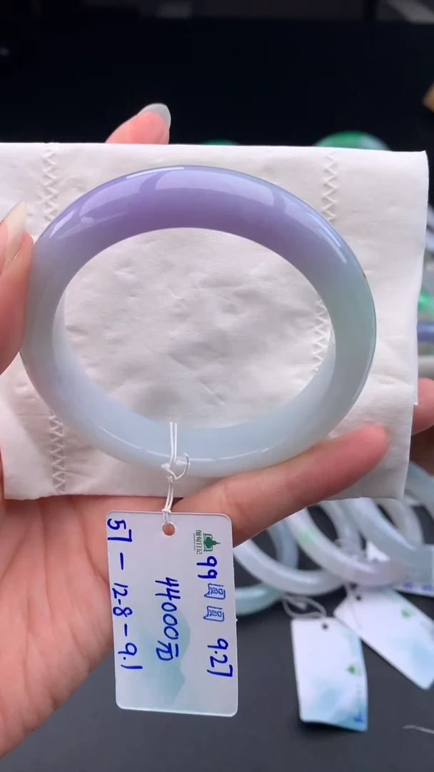 未镶嵌手镯翡翠自带#送人#，联系客服核对地址~