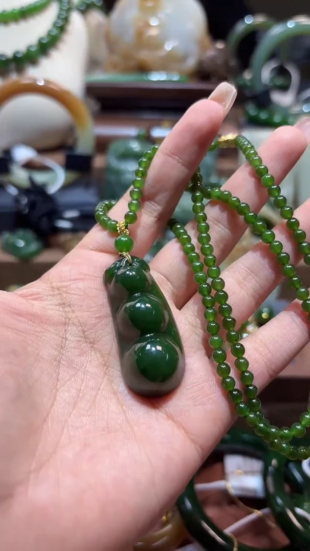 颈饰未镶嵌和田玉（碧玉）1