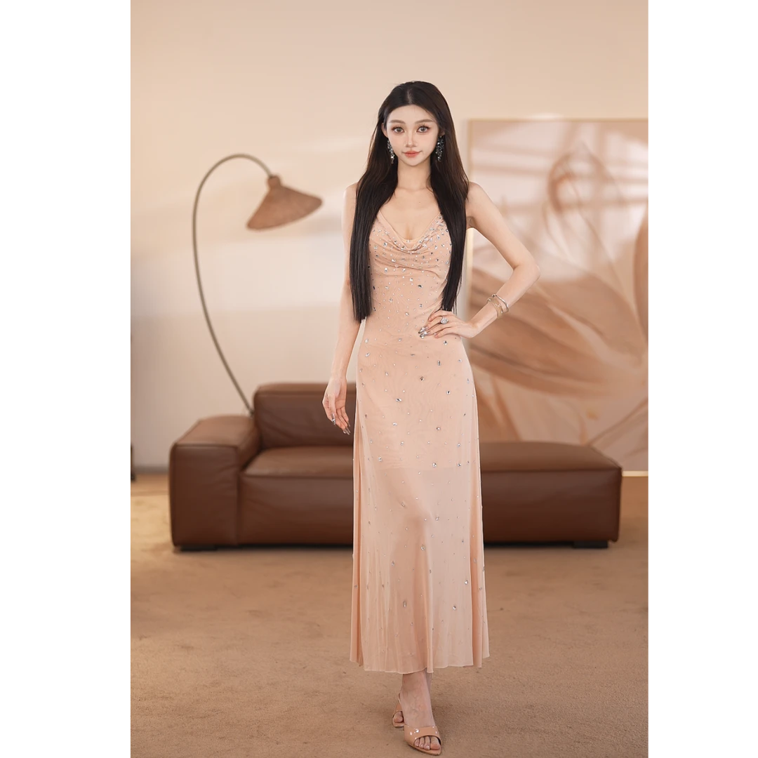 【刘秦熹】轻奢小众长款烫钻荡领气质吊带裙M167