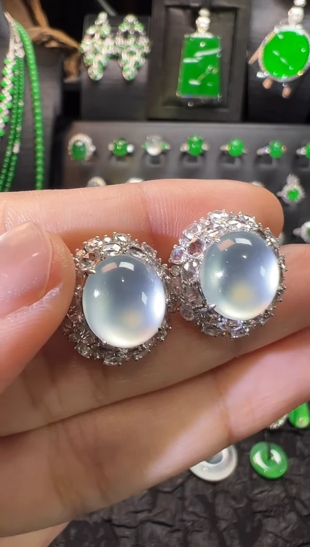 18K金镶嵌翡翠耳钉高冰玻璃种蛋面耳钉