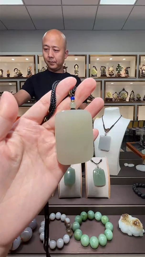 和田玉未镶嵌颈饰苏