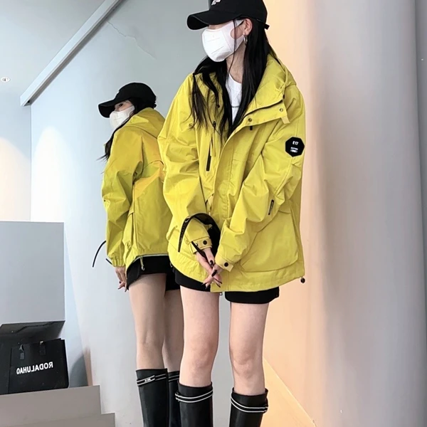 秋季宽松休闲户外旅行登山防风连帽开衫冲锋夹克女网红冲锋衣女