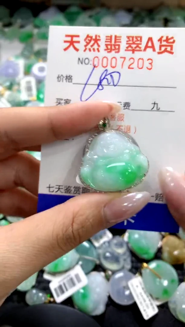 颈饰18K金镶嵌翡翠1111111111111111
