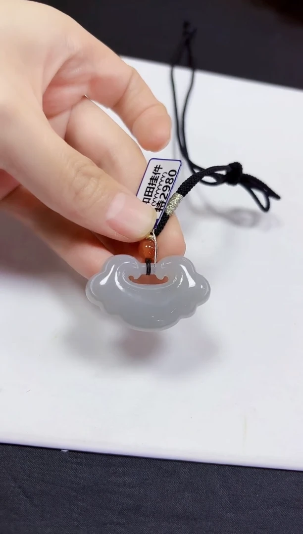 颈饰未镶嵌和田玉挂件