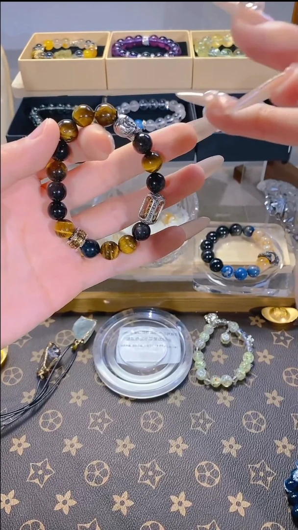 水晶手串未镶嵌水晶手串