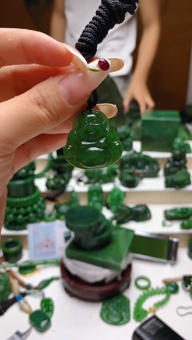 和田玉（碧玉）未镶嵌珠宝半成品随机发货一个