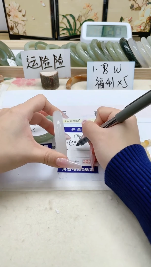 【闪购商品】石英质玉手镯未镶嵌白月光52-63（备注圈口）