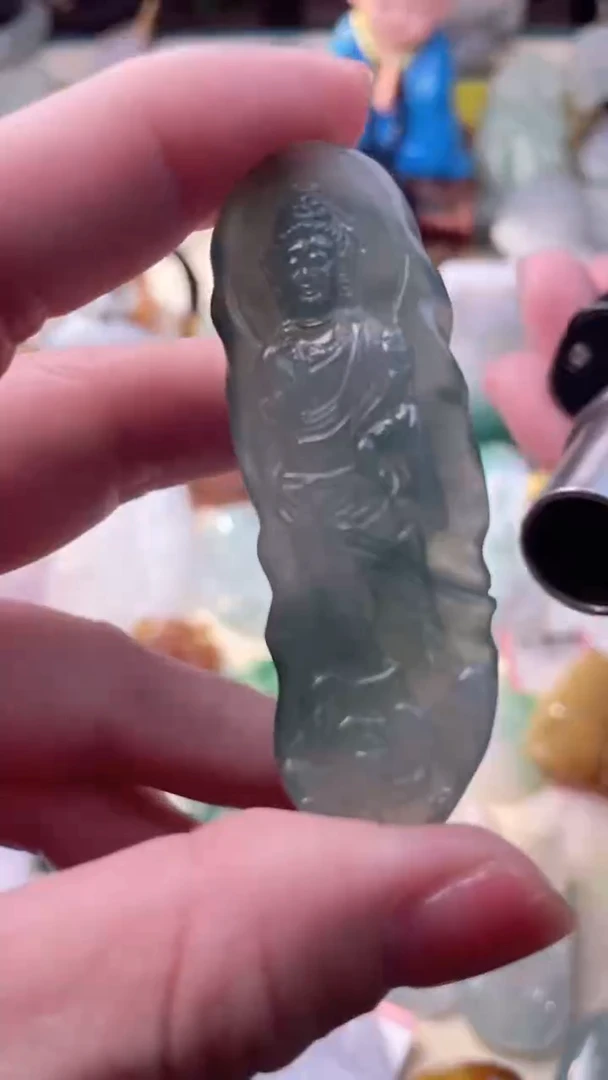 翡翠未镶嵌颈饰观音