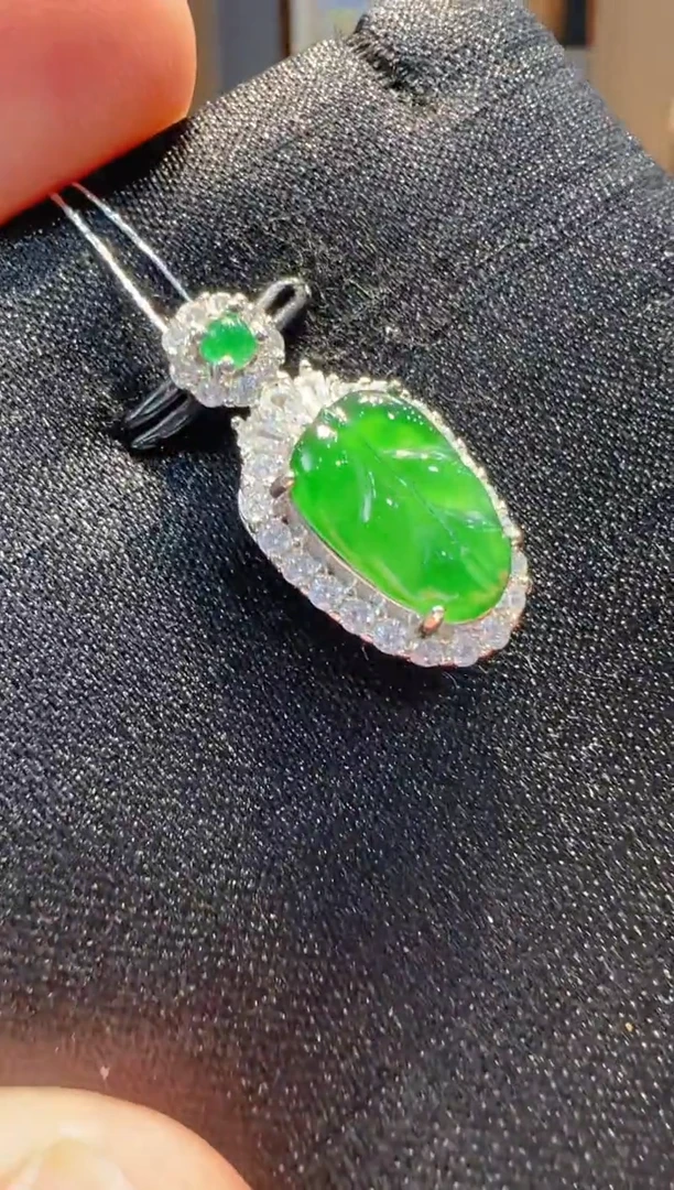 【闪购商品】翡翠吊坠(不含链)合金多样性发货一件