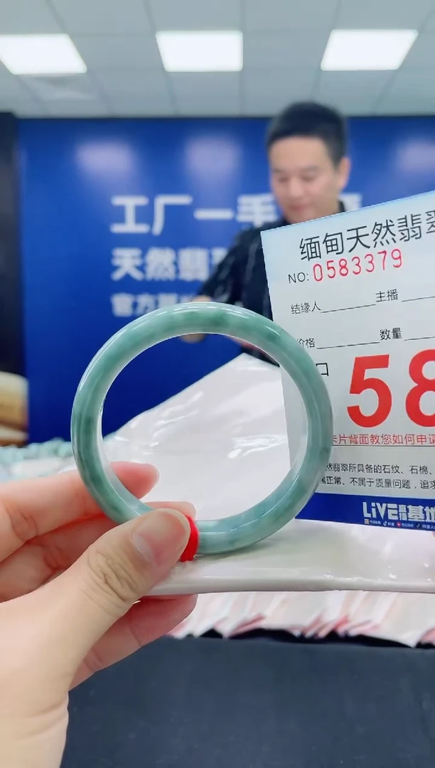 未镶嵌手镯翡翠天然翡翠手镯
