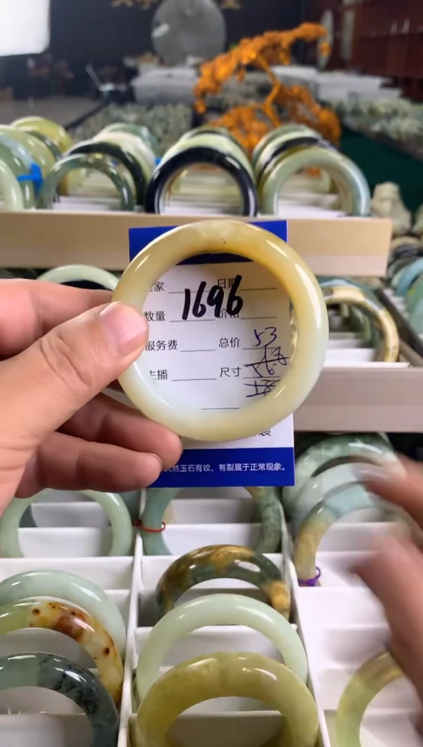 未镶嵌蛇纹石玉手镯1696