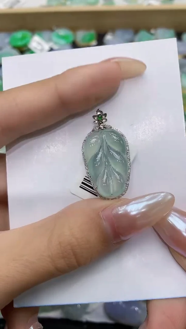 翡翠18K金镶嵌颈饰111111111111