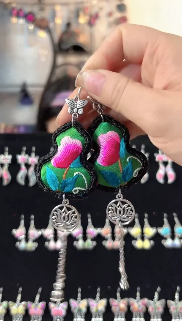 织绣?*安织绣彩云南阁民族风老绣非遗饰品154