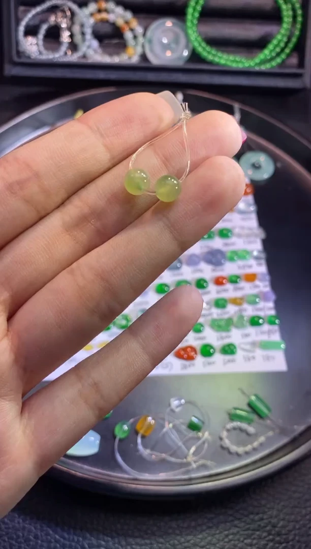 翡翠挂件未镶嵌珠子