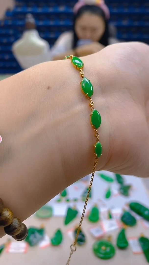 颈饰18K金镶嵌翡翠新号开播 全场乱卖